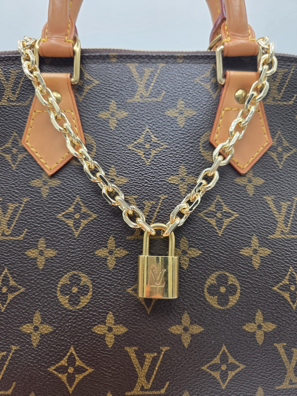 Authentic Louis Vuitton Lock Chunky Chain Statement Necklace 311 Series